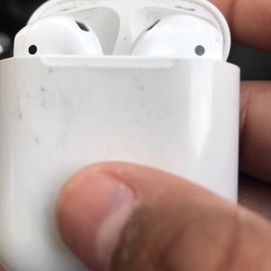AirPods